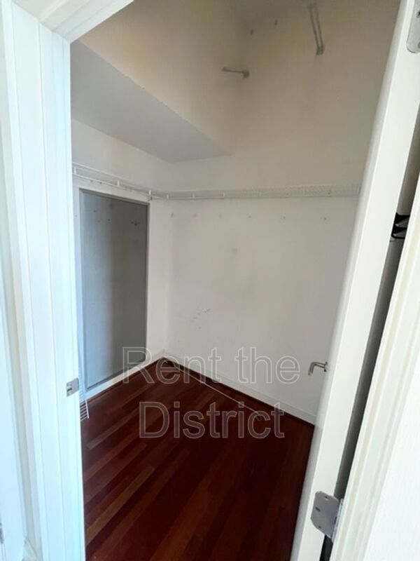 Building Photo - 1390 V St NW