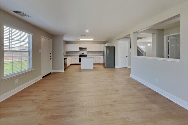 Building Photo - 29402 Legends Hill Dr