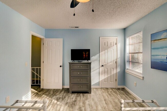 Building Photo - 400 William Hilton Pkwy