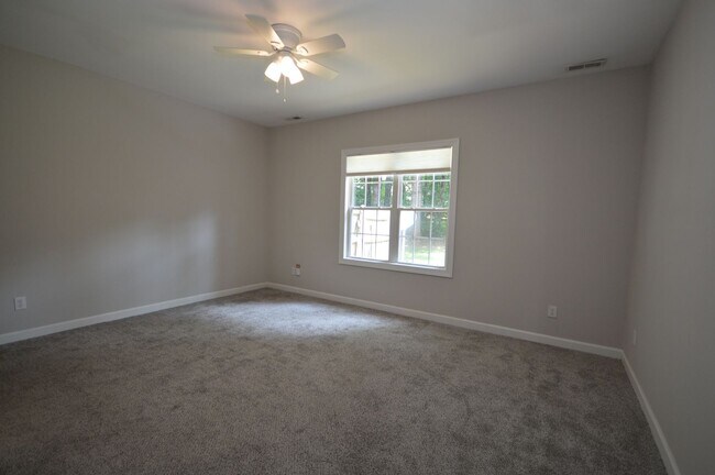 Building Photo - 3319 Philmont Dr