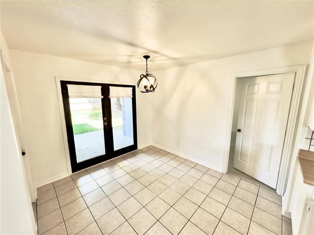 Building Photo - 1615 Fairfield Cir