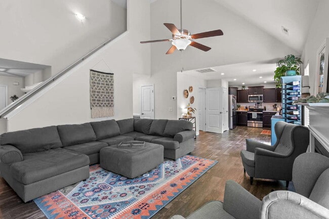 Building Photo - 410 Silverstone Pl