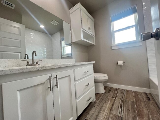 Building Photo - 2184 Hilltop Ln