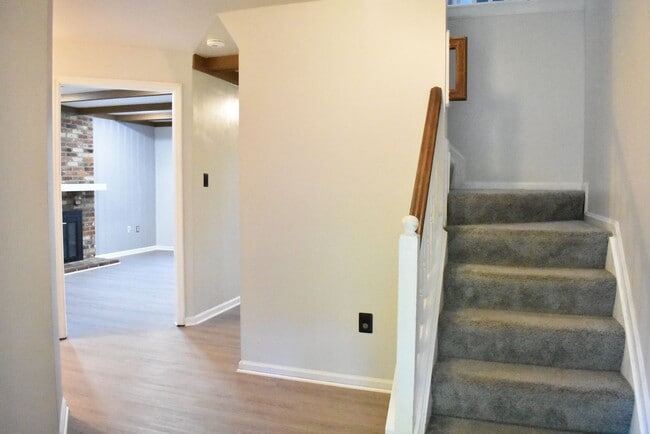 Building Photo - Welcome To Lake Ridge's Finest...