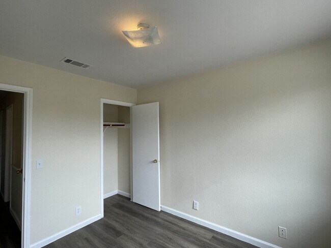 Building Photo - 1505 St Croix Ln
