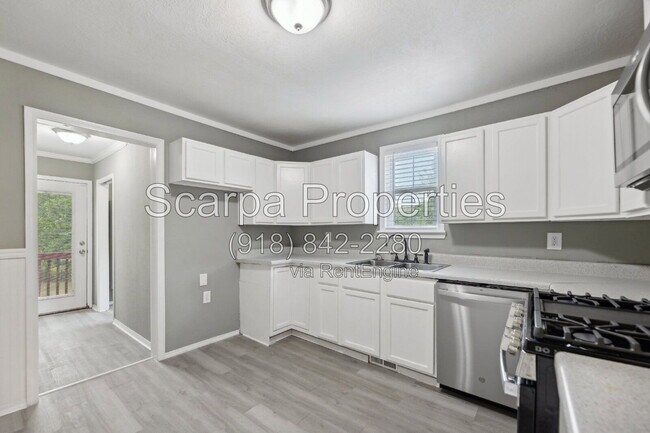 Building Photo - 734 N Walnut Creek Dr