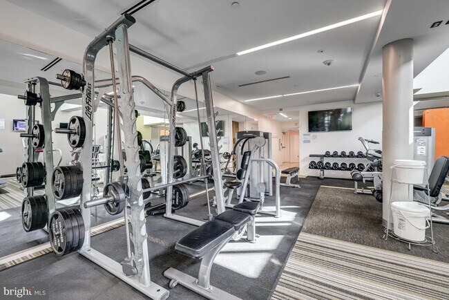 Building Photo - 8360 Greensboro Dr