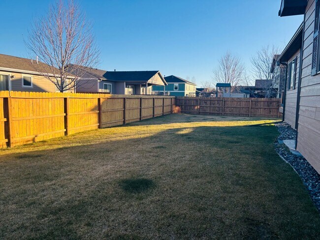 Building Photo - 4 bedroom 3 bath home