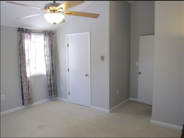 Building Photo - 183 Highwood Dr.