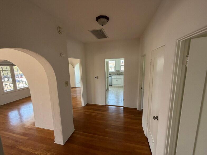 Building Photo - 1519 S Holt Ave