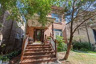 Building Photo - 2507 N Sawyer Ave