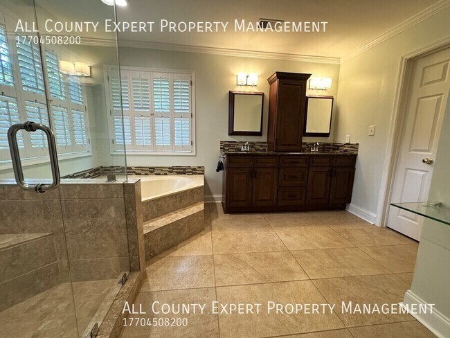 Building Photo - 11820 Highland Colony Dr