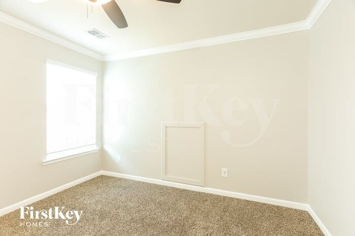 Building Photo - 1005 Bethpage Ln