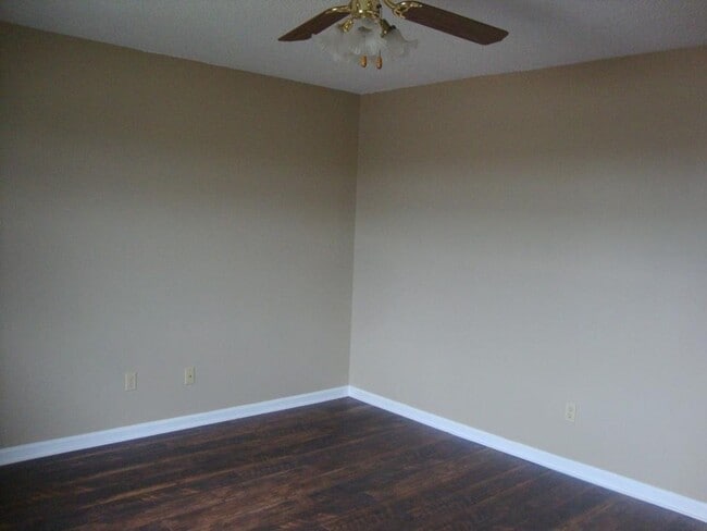 Building Photo - 5759 Brentwood Trace