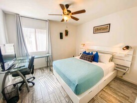 Building Photo - 1215 E Lemon St