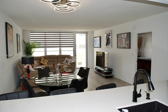 Building Photo - 3725 S Ocean Dr