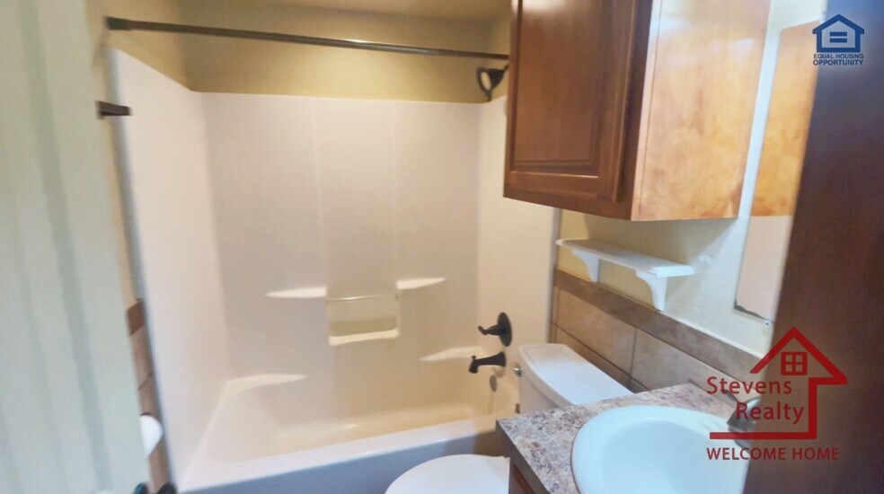 Building Photo - 1602 NW Lindy Ave