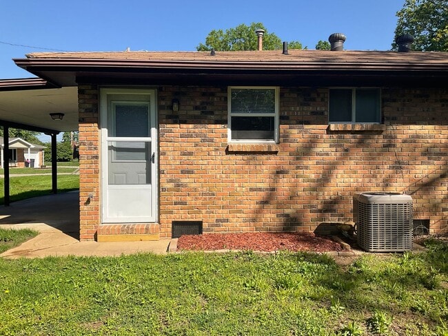 Building Photo - 20 Kingman Ct