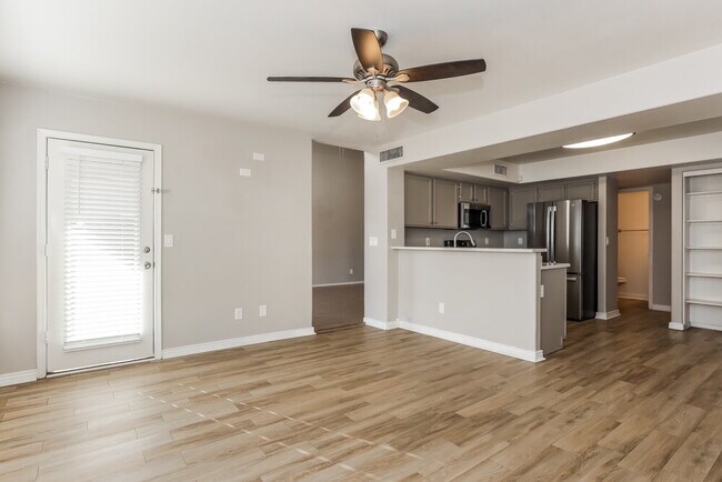 Building Photo - 1343 E Helena Dr