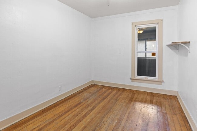 Building Photo - 123 S 11th St