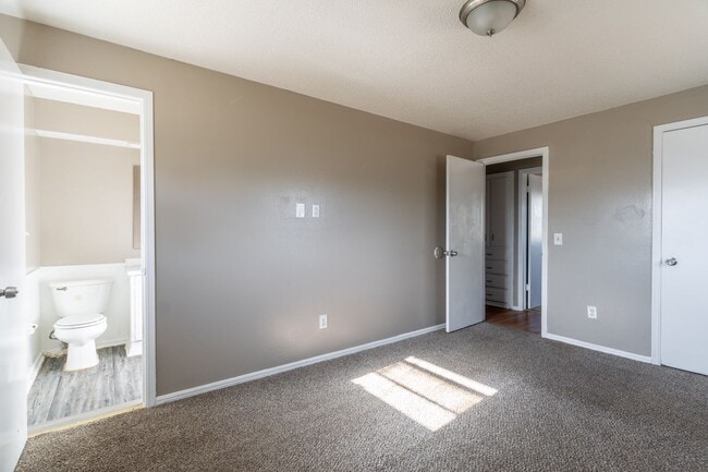 Building Photo - Cute 4 bedroom House