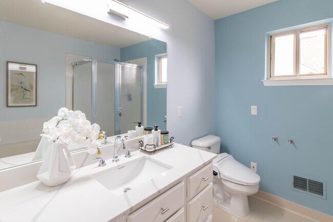 Building Photo - 2864 Mystic Dr