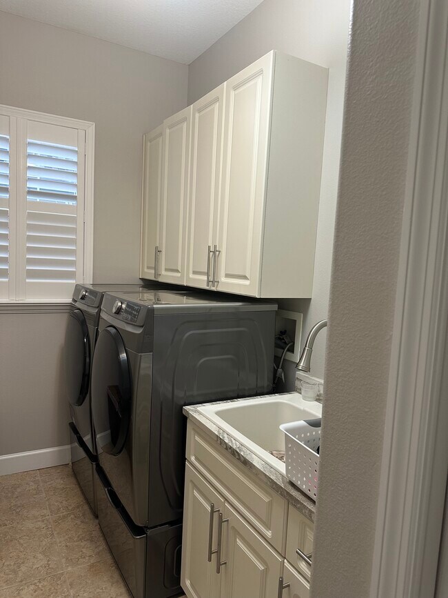 Building Photo - 10724 Cory Lake Dr