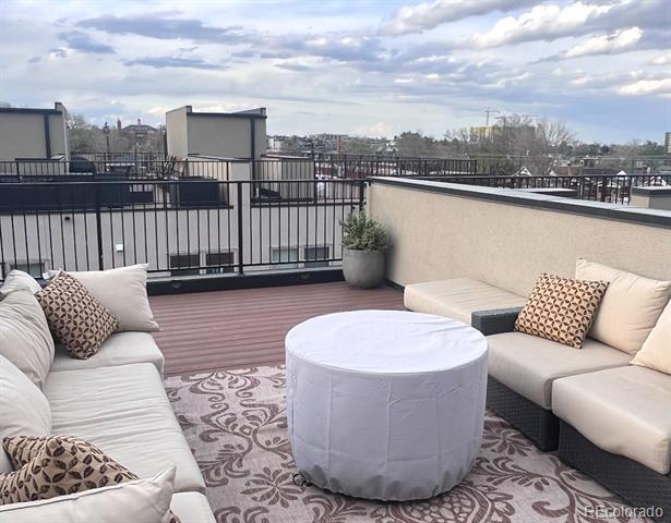 Building Photo - 1920 Grove St