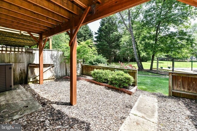 Building Photo - 2107 Golf Course Dr