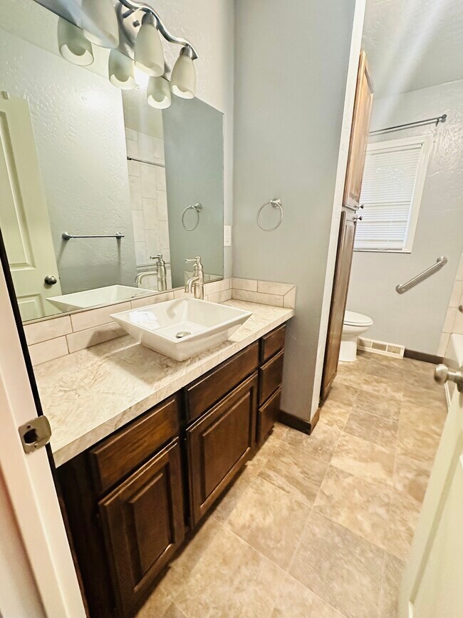 Building Photo - 2813 N Francis St