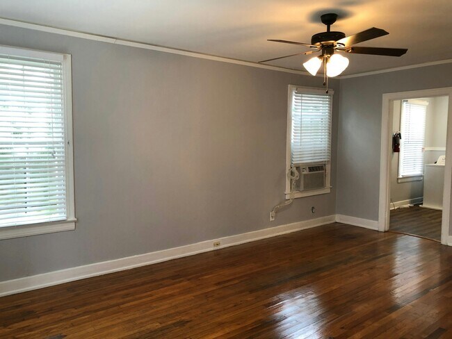 Building Photo - 2 N Carlen St