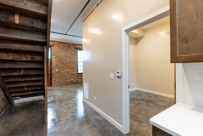 Building Photo - 225 Old South High St