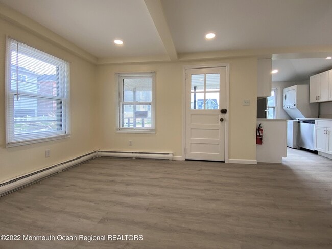 Building Photo - 104 11th Ave