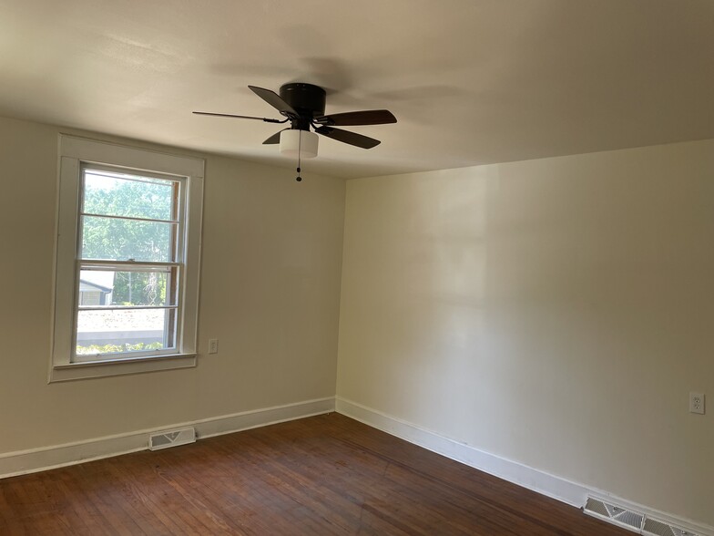 Building Photo - 298 Werts St