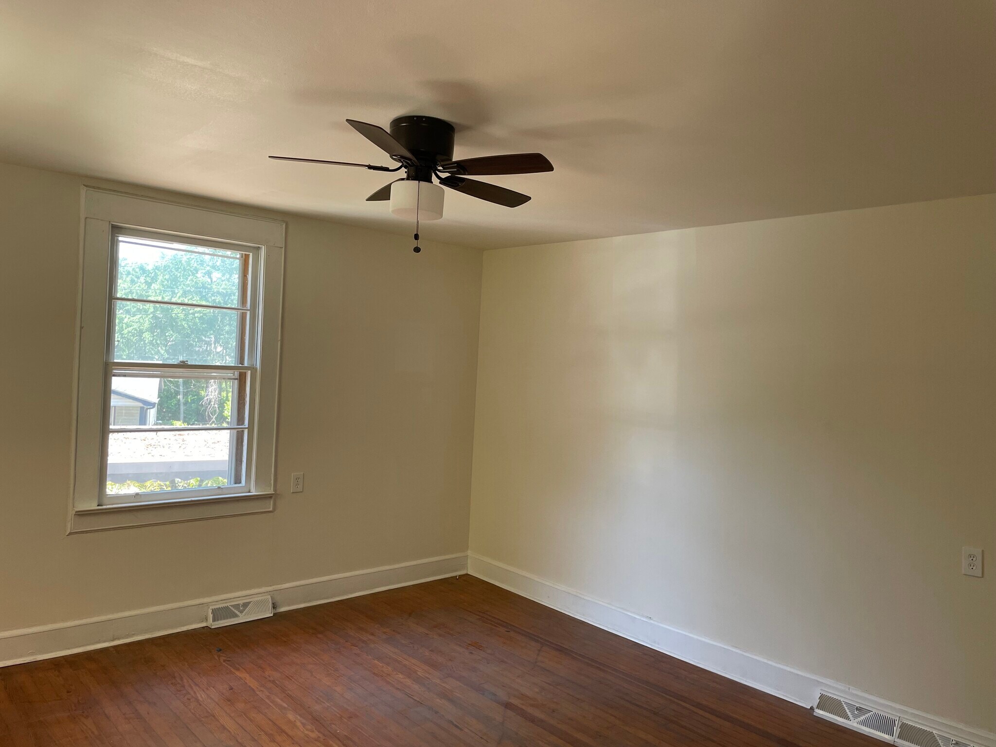 Building Photo - 298 Werts St