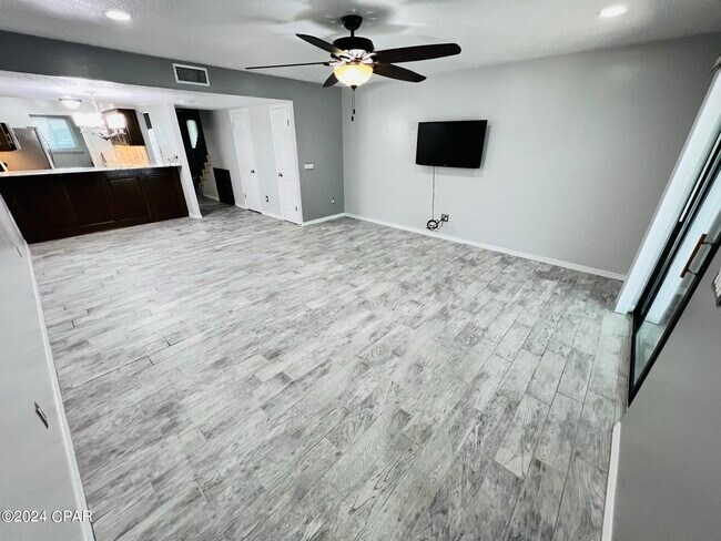 Building Photo - 8623 N Lagoon Dr
