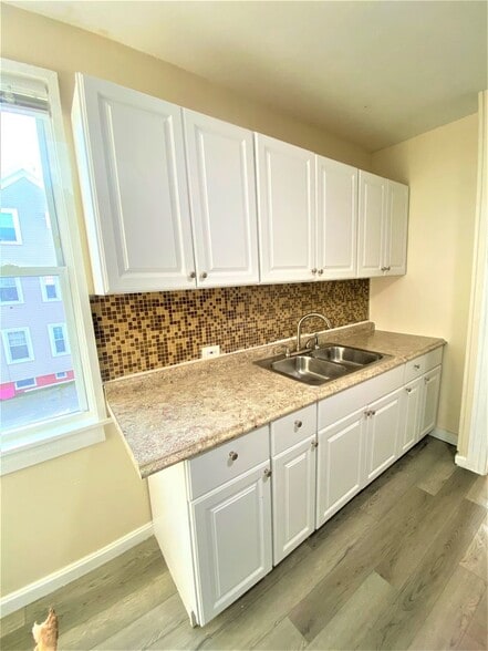 Building Photo - 124 Harold St