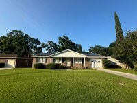 Building Photo - 4220 Oakridge Dr
