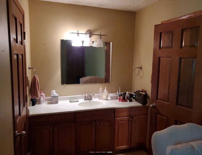 Building Photo - 2 Bedrooms, 2 Bathrooms and Plenty of Amen...