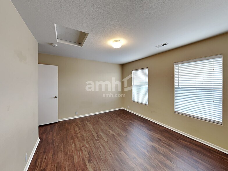 Building Photo - 1131 White Stone Way