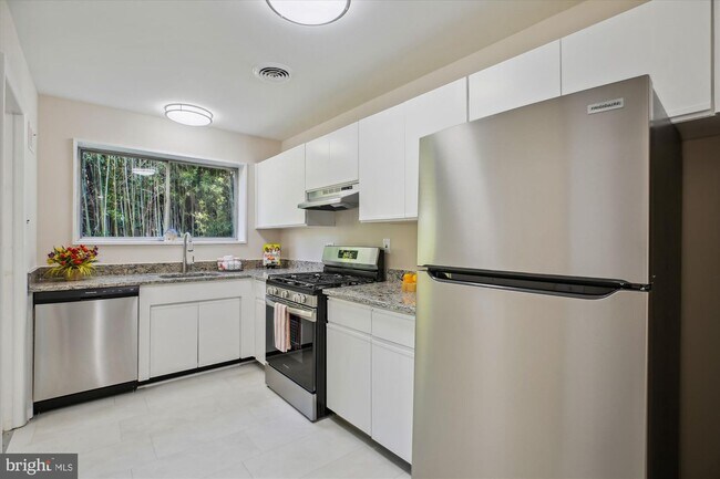 Building Photo - 10655 Montrose Ave