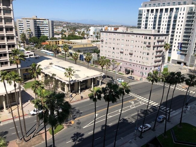 Building Photo - Large 1 bedroom 1 bath in Luxury High Rise...