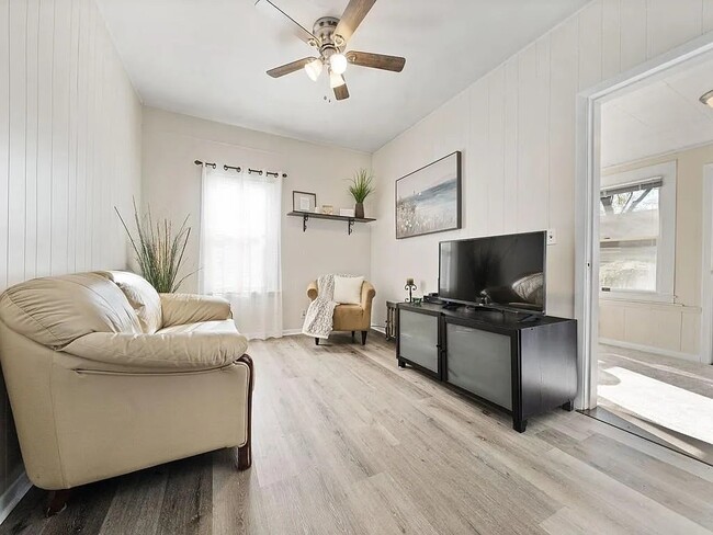 Building Photo - 17 Rhodes Ave