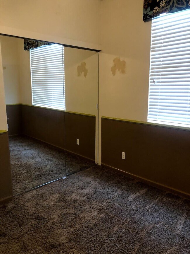 Building Photo - 1764 E Golden Way