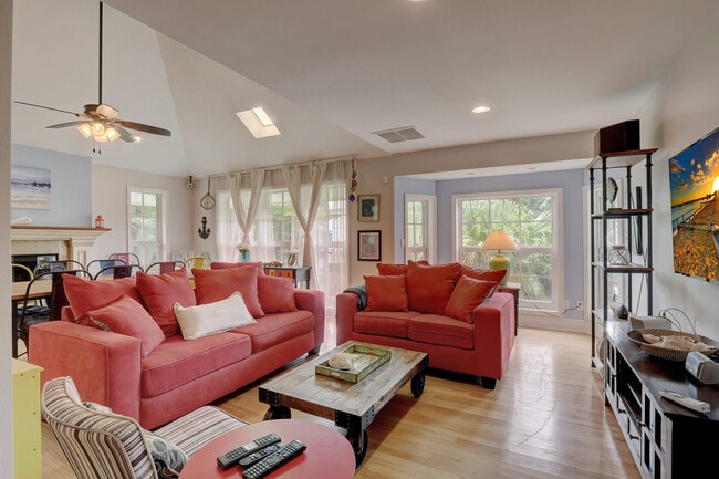 Building Photo - 5731 Marimin Dr