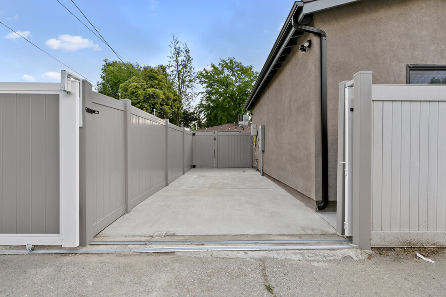 Building Photo - 6519 Coldwater Canyon Ave