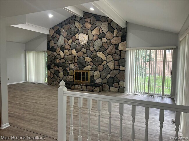 Building Photo - 2081 Babcock Dr