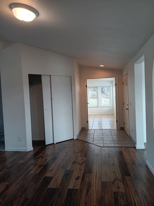 Building Photo - Country Living In The Independence Area Is...