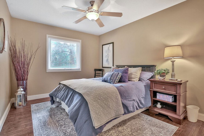 Building Photo - 16624 Elm Dr