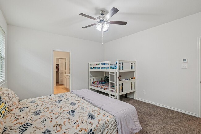 Building Photo - 1025 Indigo Ln
